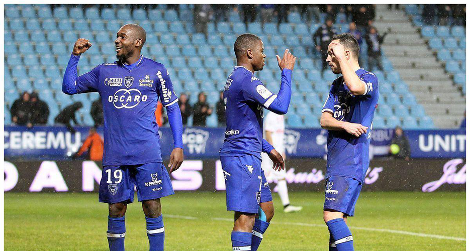 圣埃蒂安球员突破进球不止，为球队贡献巨大(圣埃蒂安主场)