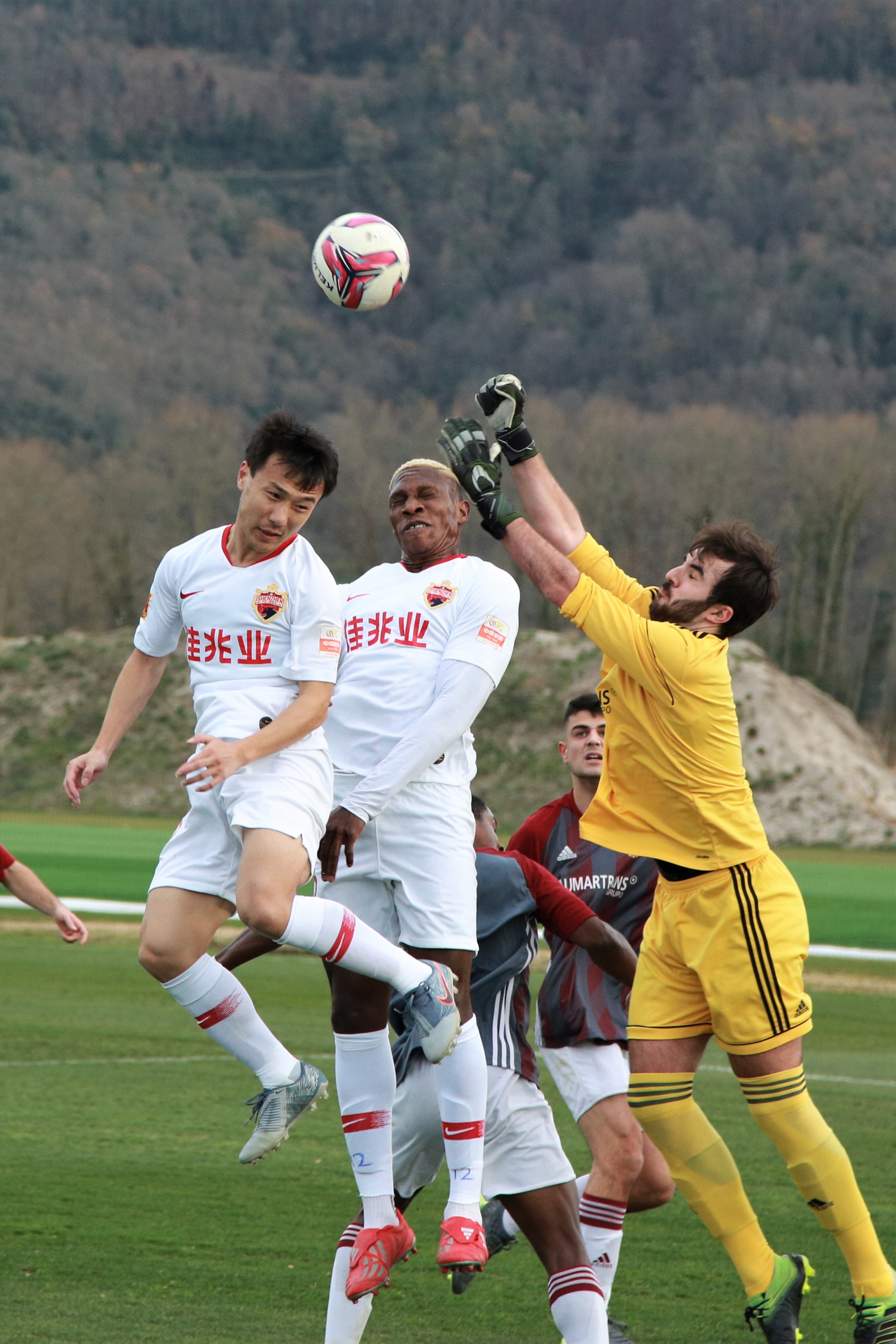 宝威体育官方网站-关于黑龙江深圳佳兆业防守坚毅，客场成功击败对手的信息